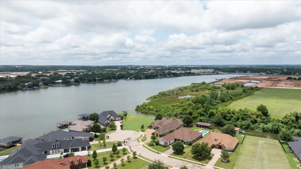 1011 Sunset Bay Court Granbury, TX 76048
