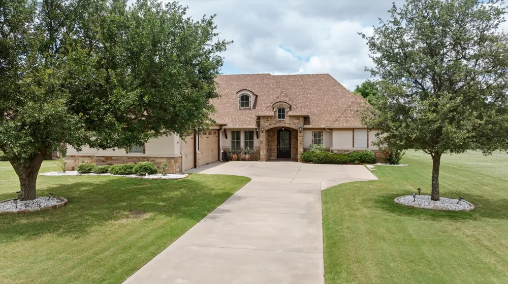 1011 Sunset Bay Court Granbury, TX 76048