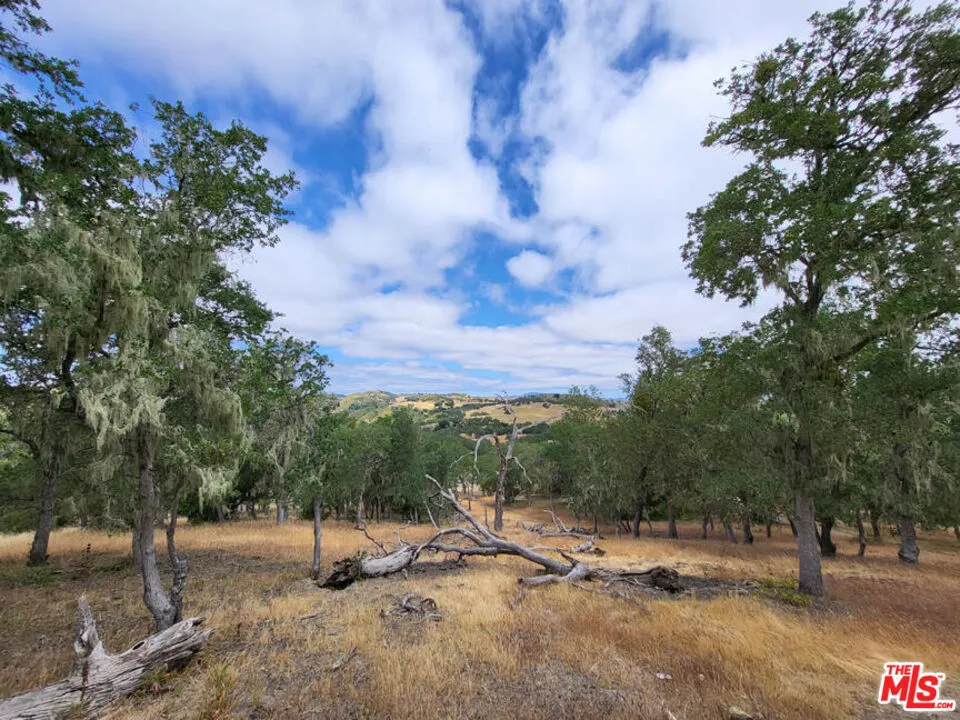 2261 Lariat Loop Bradley, CA 93426
