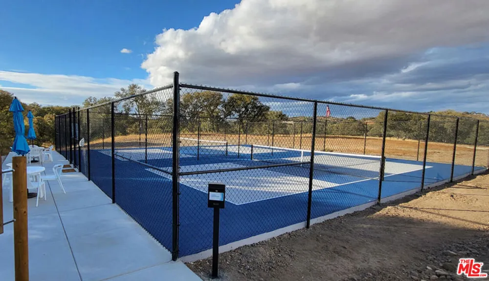 2261 Lariat Loop Bradley, CA 93426
