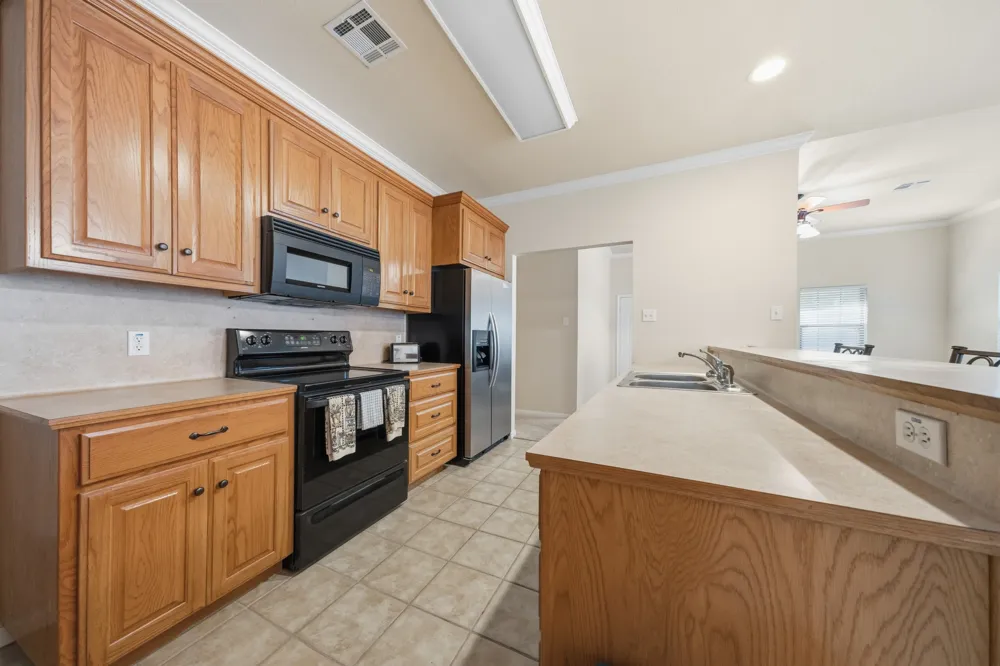 210 S Reagan Street West, TX 76691