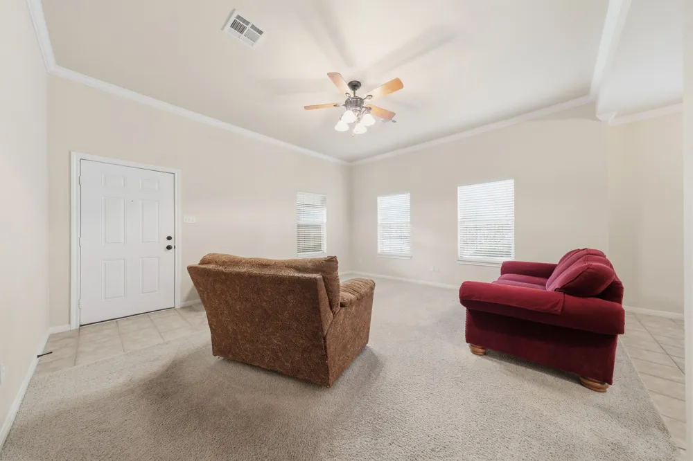 210 S Reagan Street West, TX 76691