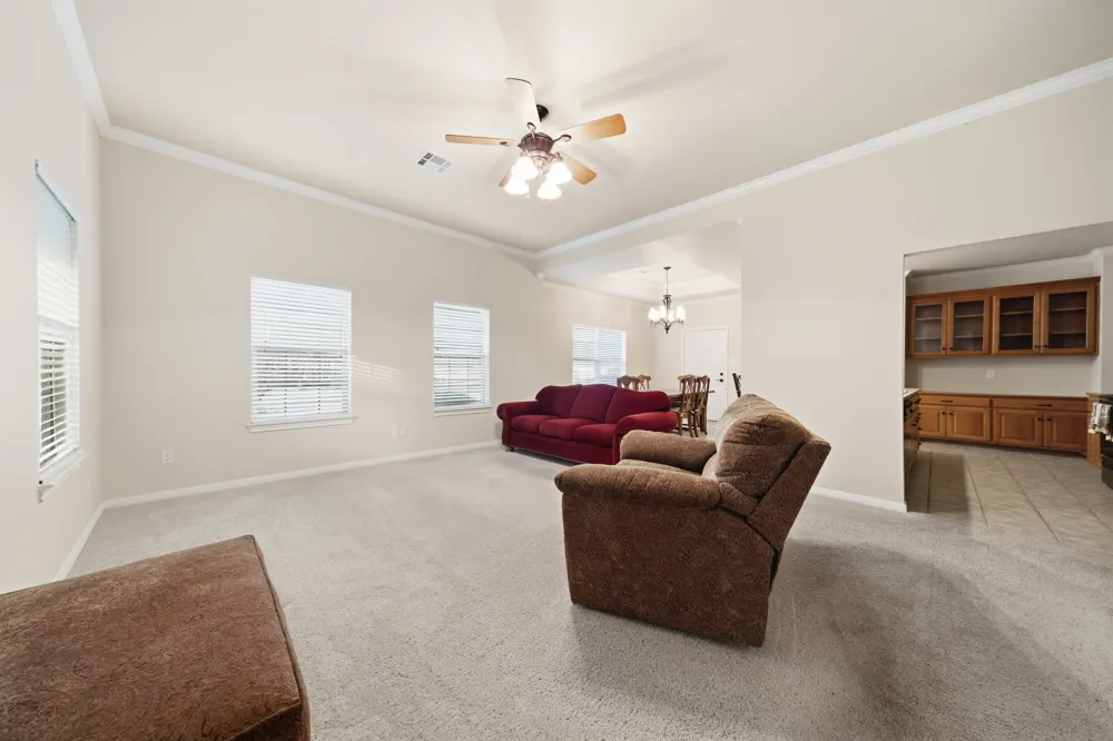 210 S Reagan Street West, TX 76691