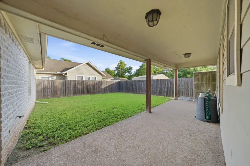 210 S Reagan Street West, TX 76691