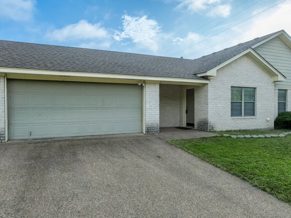 210 S Reagan Street West, TX 76691