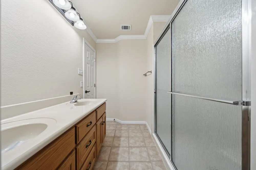210 S Reagan Street West, TX 76691