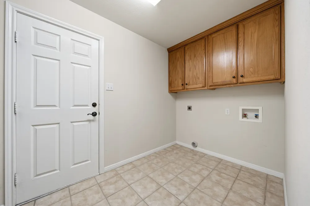 210 S Reagan Street West, TX 76691