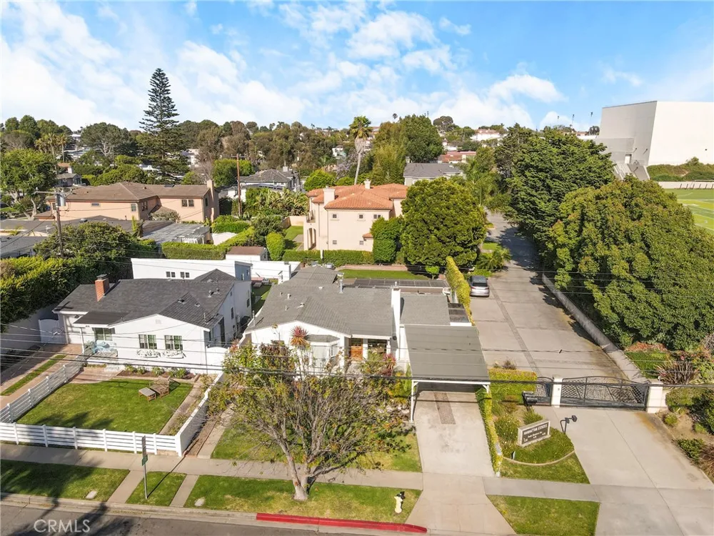 424 S Meadows Ave Manhattan Beach, CA 90266
