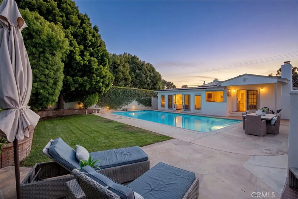 424 S Meadows Ave Manhattan Beach, CA 90266