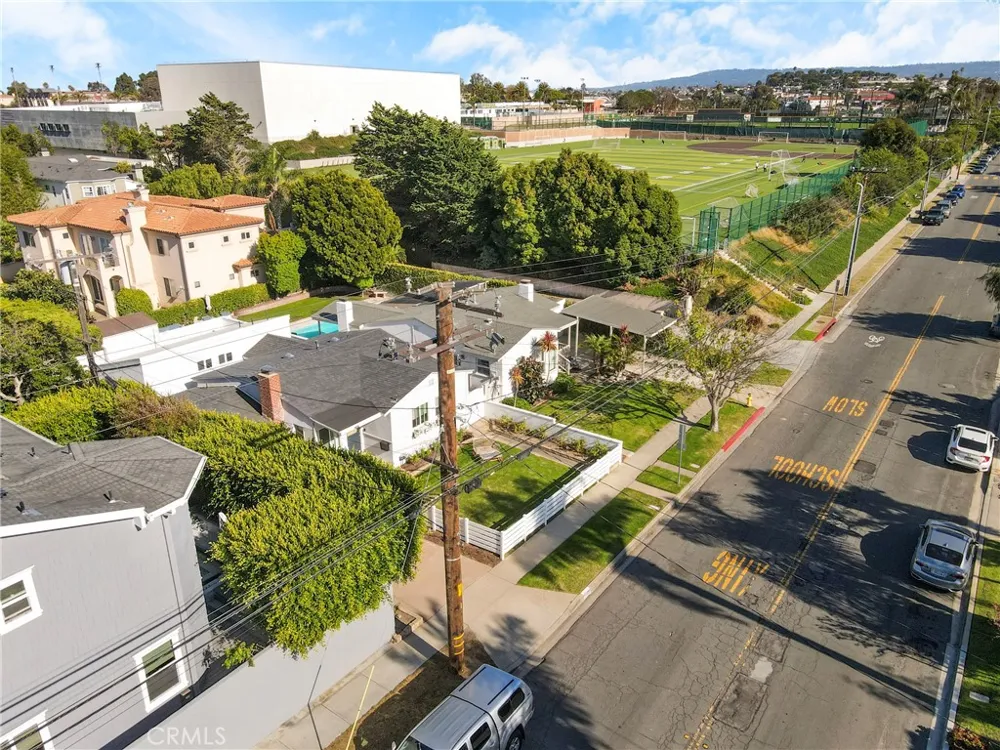 424 S Meadows Ave Manhattan Beach, CA 90266