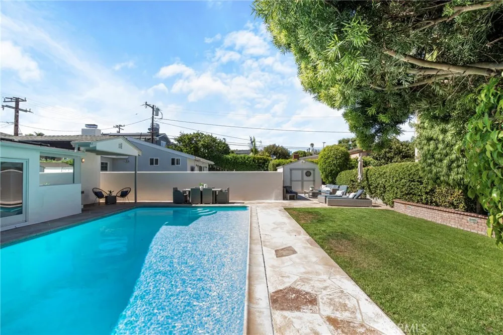 424 S Meadows Ave Manhattan Beach, CA 90266