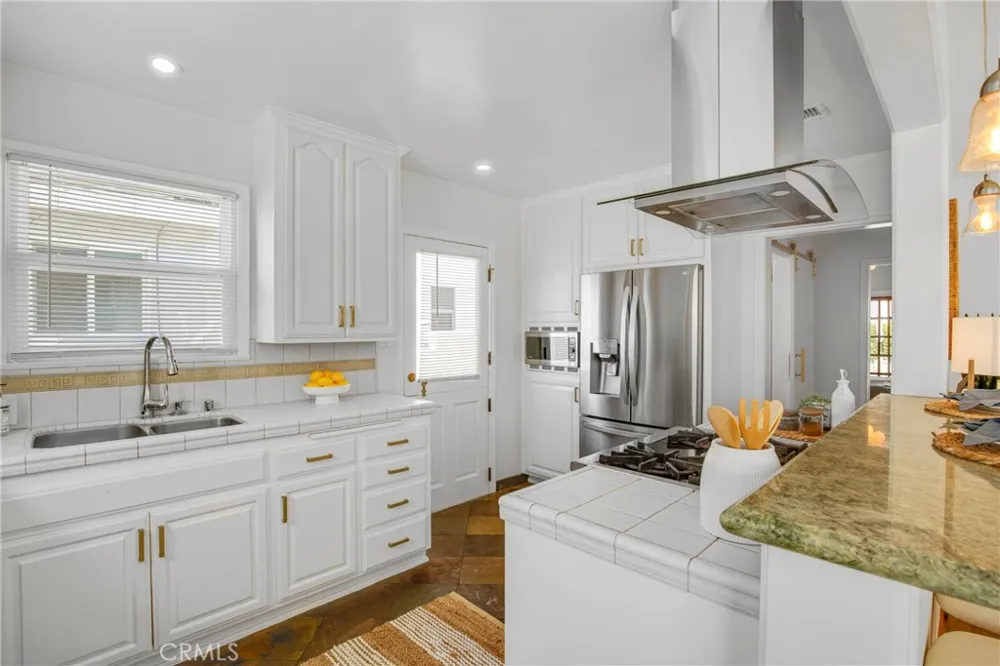 424 S Meadows Ave Manhattan Beach, CA 90266