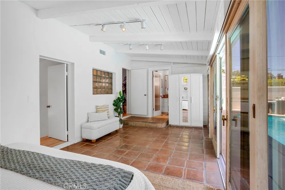 424 S Meadows Ave Manhattan Beach, CA 90266