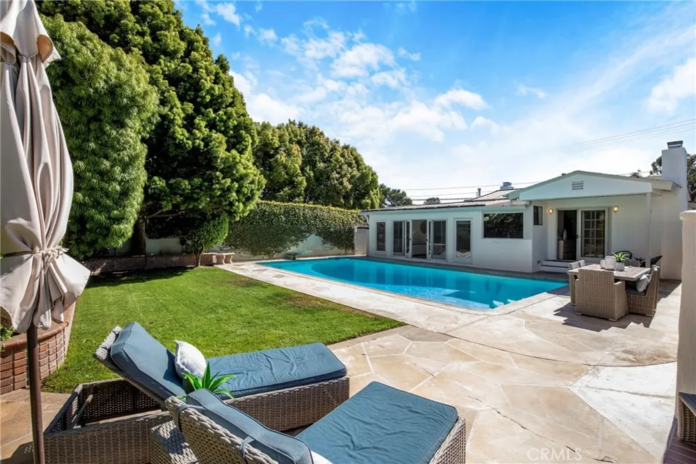424 S Meadows Ave Manhattan Beach, CA 90266