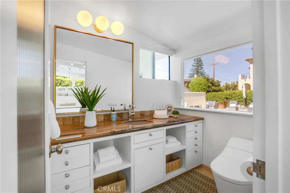 424 S Meadows Ave Manhattan Beach, CA 90266
