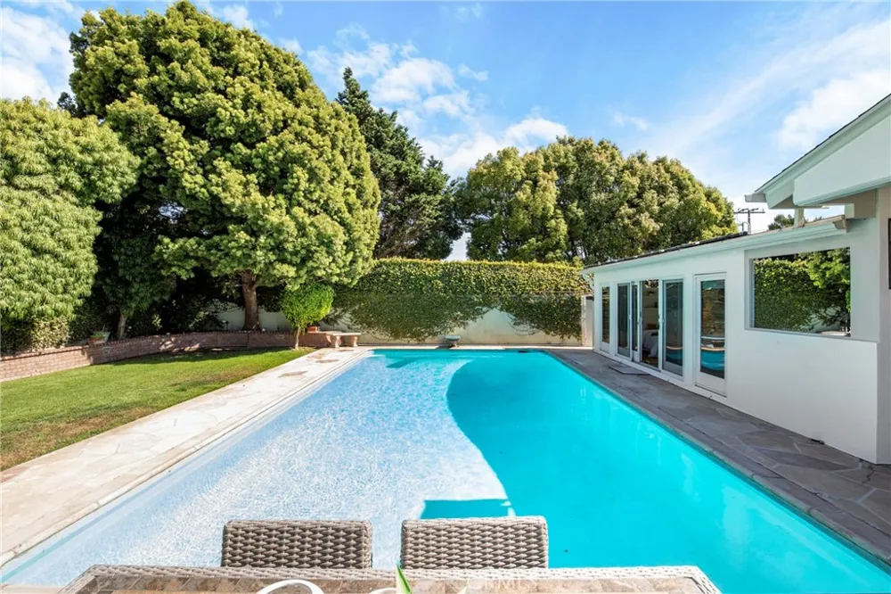 424 S Meadows Ave Manhattan Beach, CA 90266