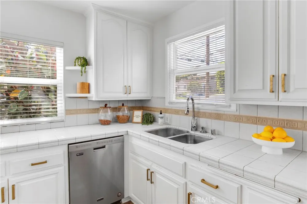424 S Meadows Ave Manhattan Beach, CA 90266