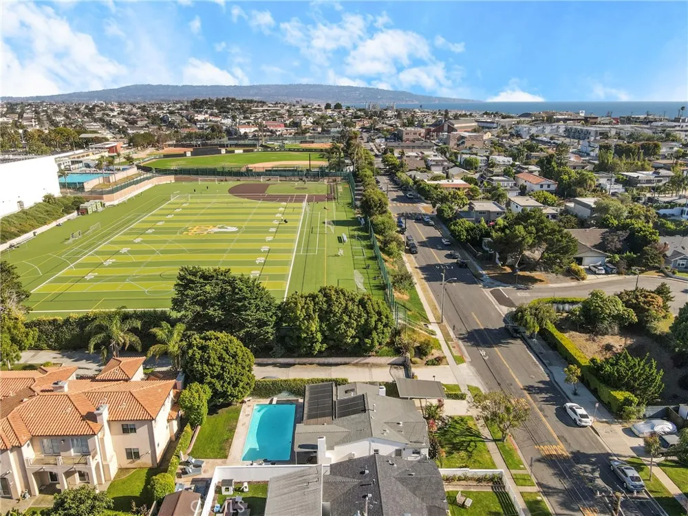 424 S Meadows Ave Manhattan Beach, CA 90266