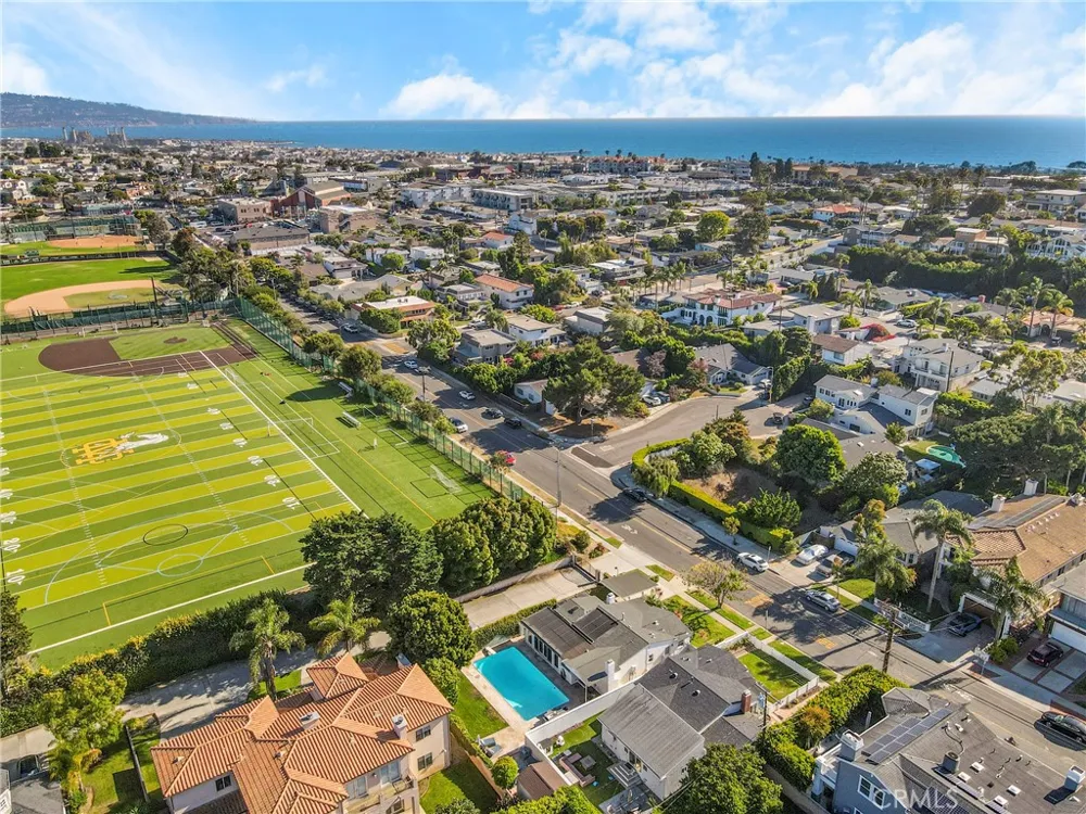 424 S Meadows Ave Manhattan Beach, CA 90266