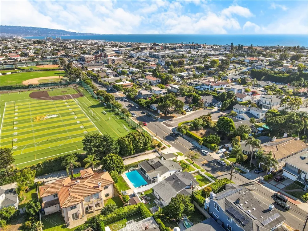 424 S Meadows Ave Manhattan Beach, CA 90266