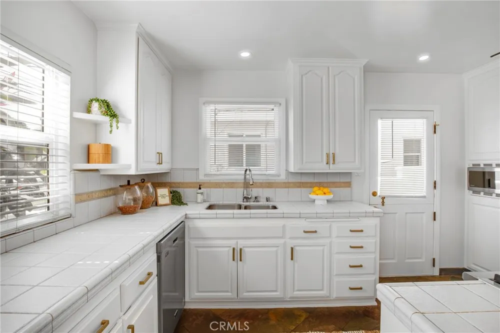 424 S Meadows Ave Manhattan Beach, CA 90266