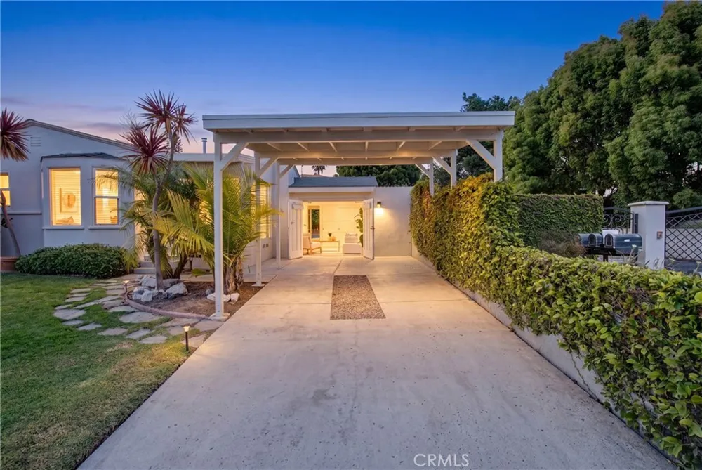 424 S Meadows Ave Manhattan Beach, CA 90266