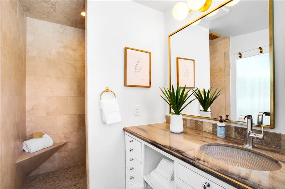 424 S Meadows Ave Manhattan Beach, CA 90266