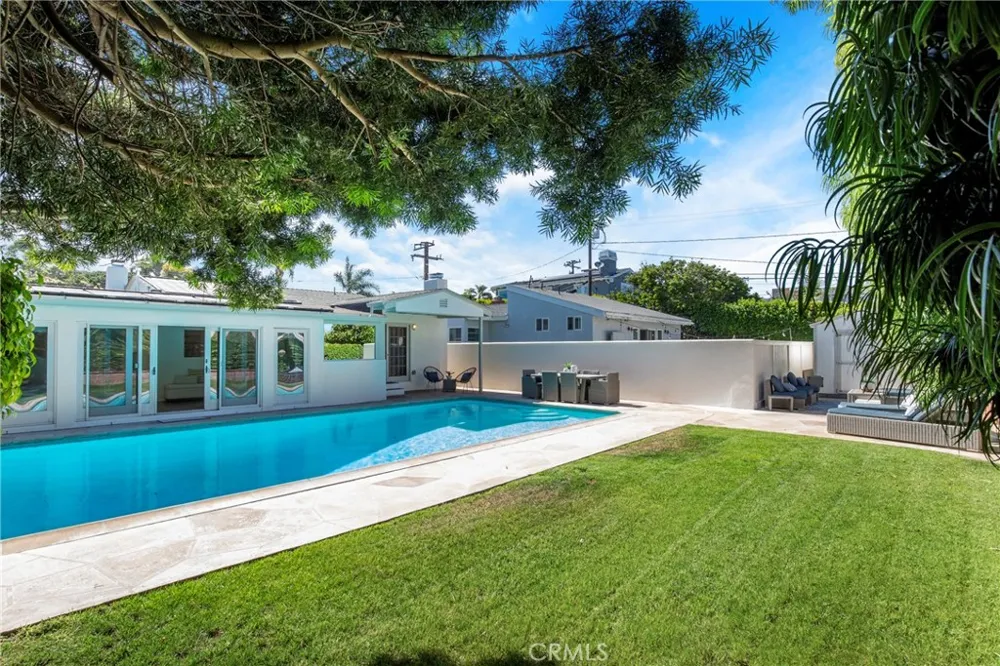 424 S Meadows Ave Manhattan Beach, CA 90266