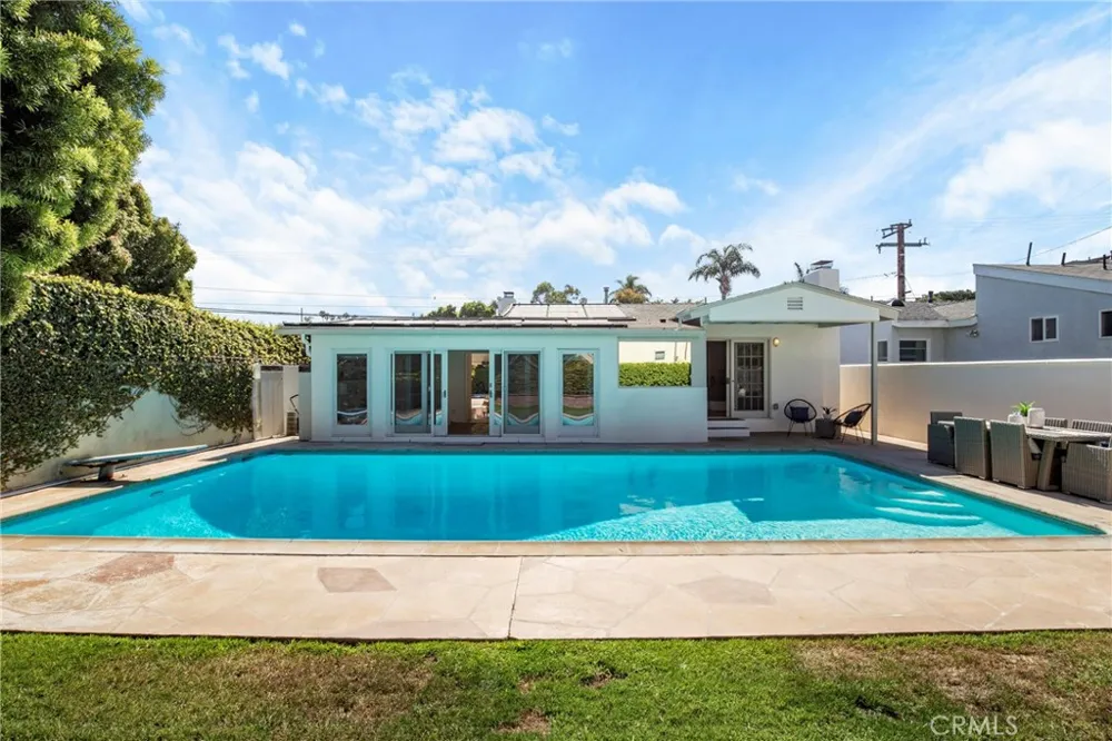 424 S Meadows Ave Manhattan Beach, CA 90266