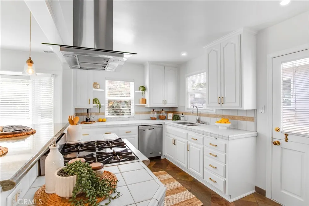 424 S Meadows Ave Manhattan Beach, CA 90266