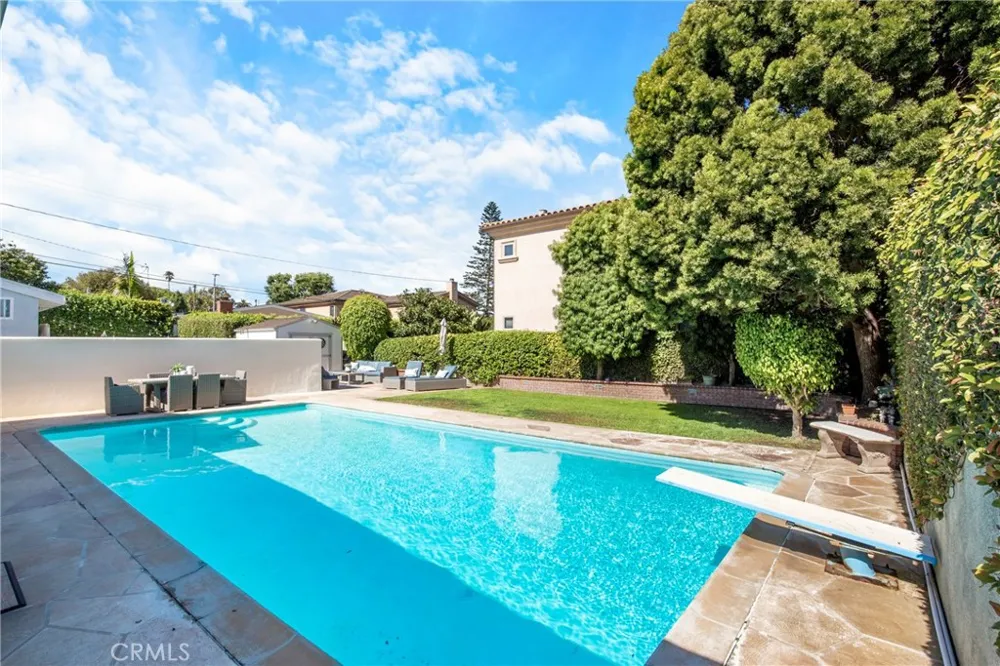 424 S Meadows Ave Manhattan Beach, CA 90266