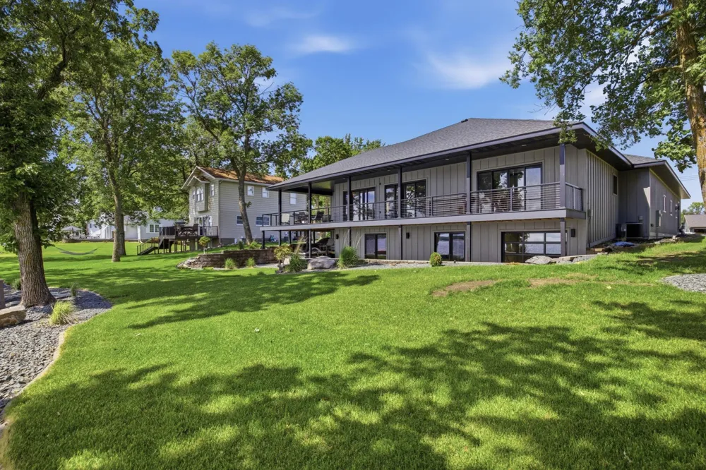 826 Shorewood Drive Detroit Lakes, MN 56501