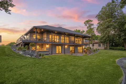 826 Shorewood Drive