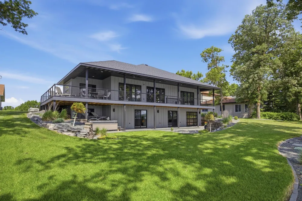 826 Shorewood Drive Detroit Lakes, MN 56501