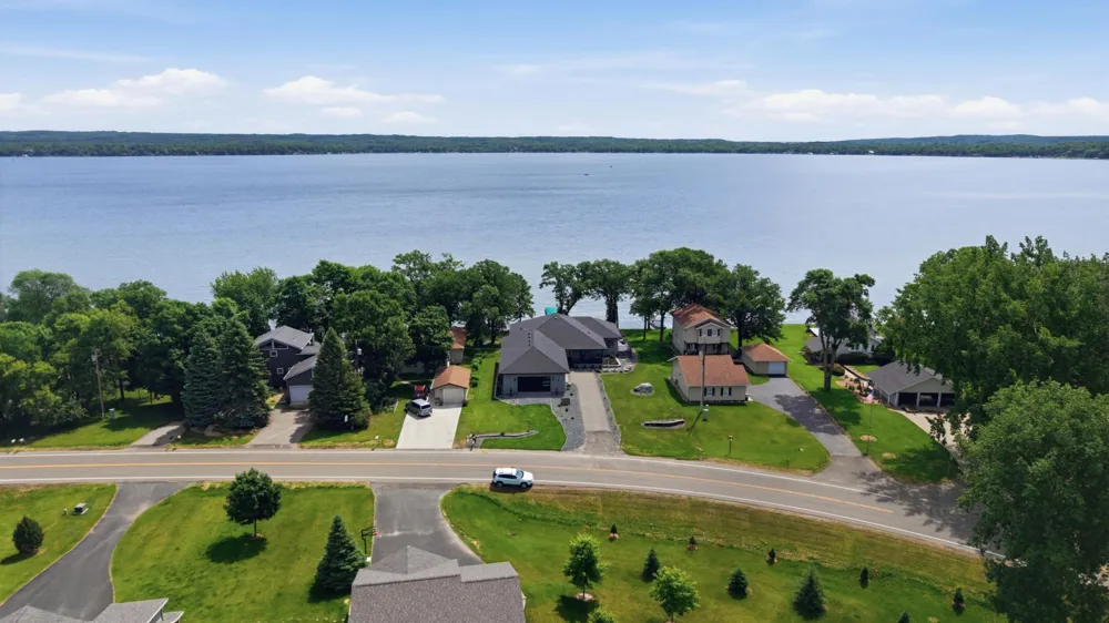 826 Shorewood Drive Detroit Lakes, MN 56501