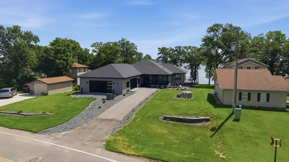 826 Shorewood Drive Detroit Lakes, MN 56501