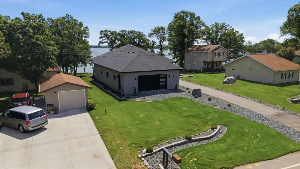 826 Shorewood Drive Detroit Lakes, MN 56501