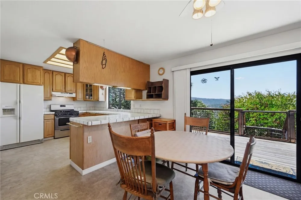 18522 Sentinel Court Hidden Valley Lake, CA 95467