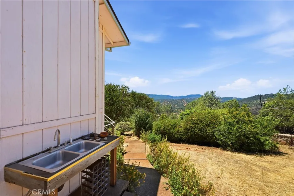 18522 Sentinel Court Hidden Valley Lake, CA 95467