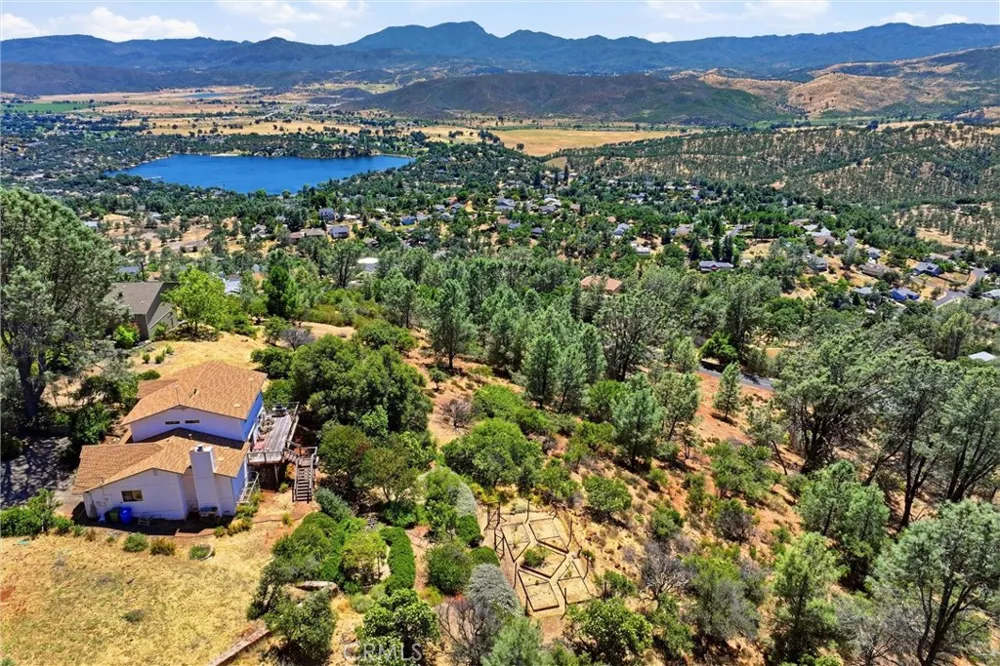 18522 Sentinel Court Hidden Valley Lake, CA 95467