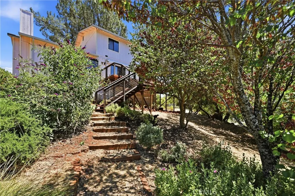 18522 Sentinel Court Hidden Valley Lake, CA 95467