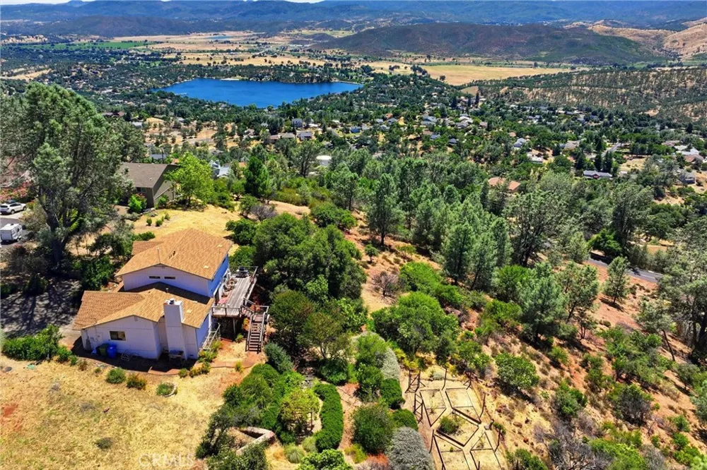 18522 Sentinel Court Hidden Valley Lake, CA 95467