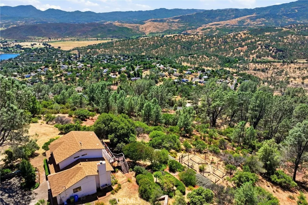 18522 Sentinel Court Hidden Valley Lake, CA 95467