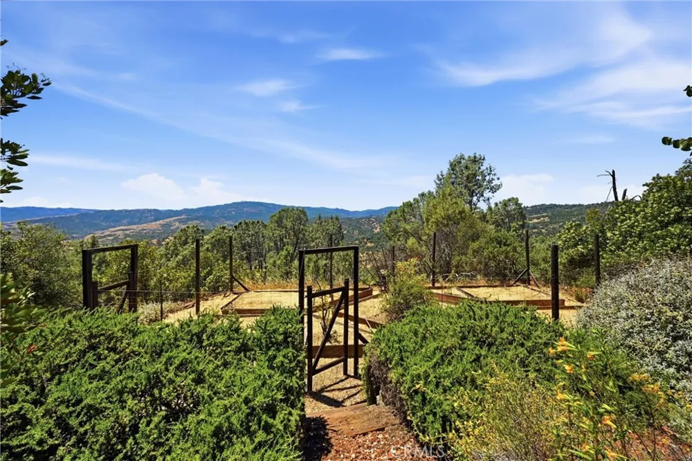 18522 Sentinel Court Hidden Valley Lake, CA 95467