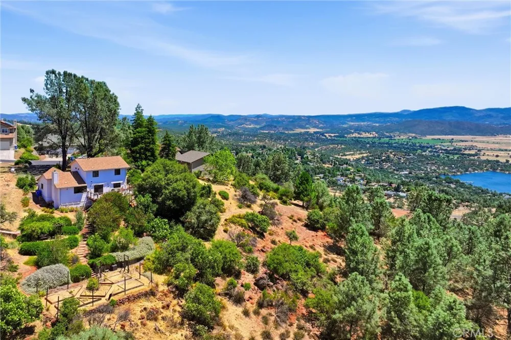18522 Sentinel Court Hidden Valley Lake, CA 95467