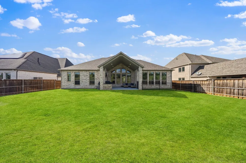 996 Myers Park Trail Roanoke, TX 76262