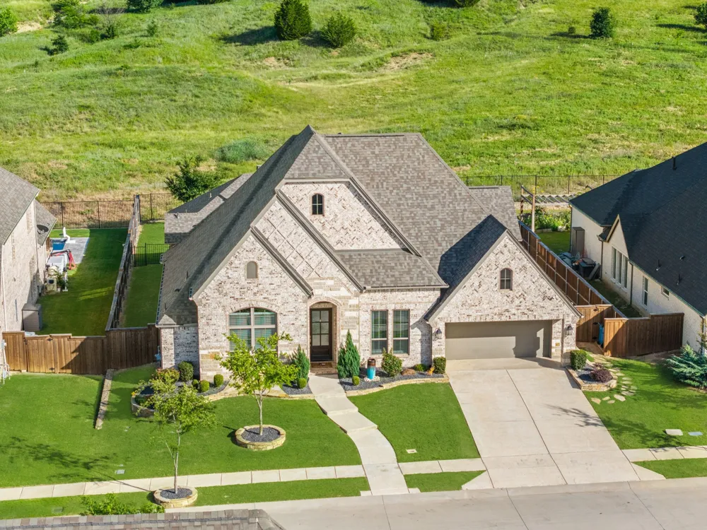 996 Myers Park Trail Roanoke, TX 76262