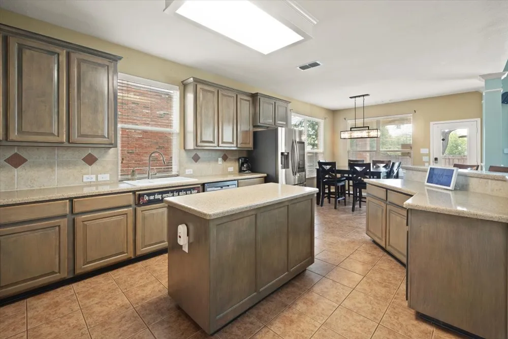 6705 Glade Drive Arlington, TX 76001