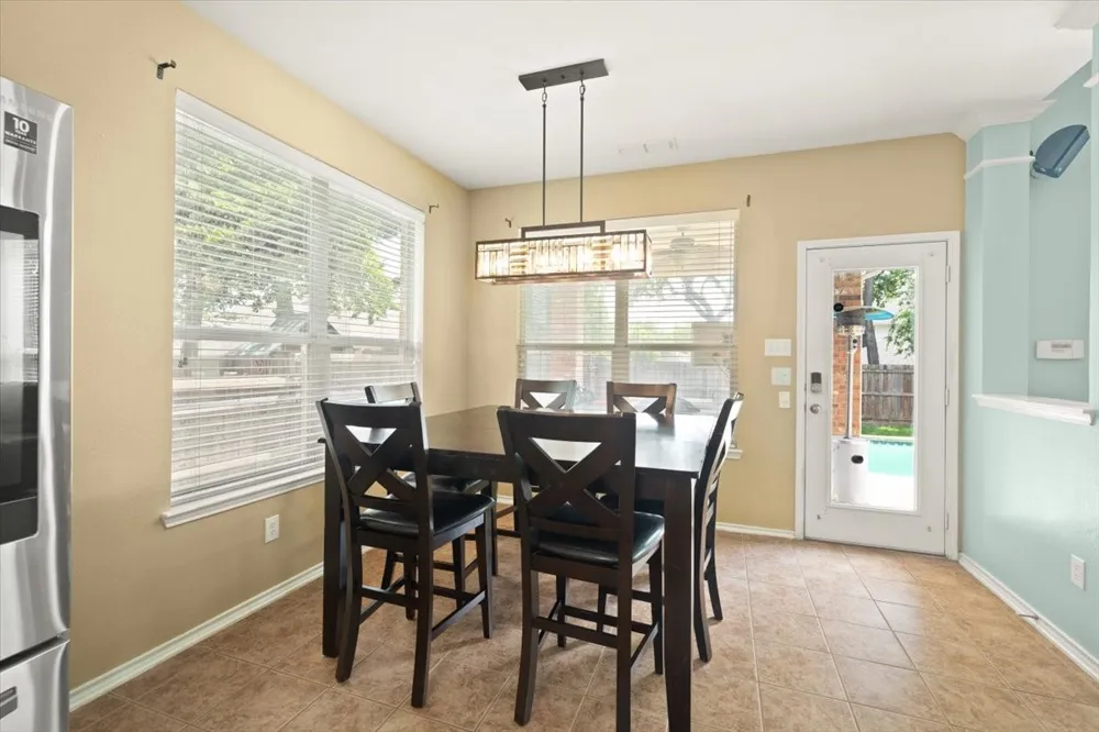 6705 Glade Drive Arlington, TX 76001