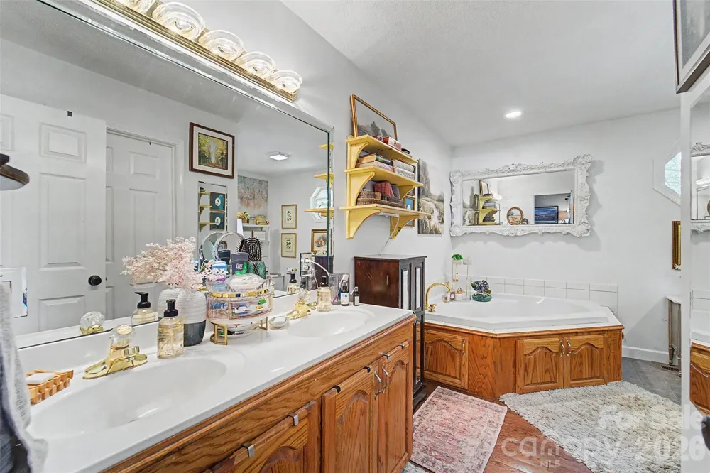 1364 Atoah Road Robbinsville, NC 28771